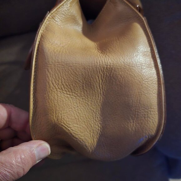 Chi Beige Leather Handbag - Picture 2 of 9